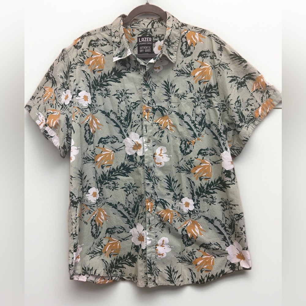 Men’s Size XL Floral Hawaiian Hibiscus Golf Button Up shirt - beach vacation